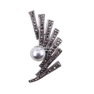 Antique-Inspired Brooch - Aurelia